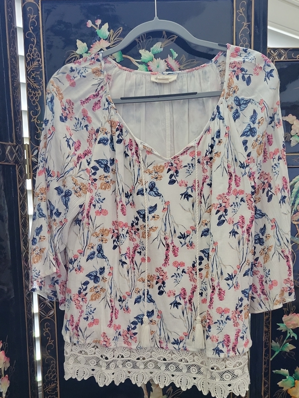 Style & Co. White Floral Tie-Neck Blouse with Crochet Hem
